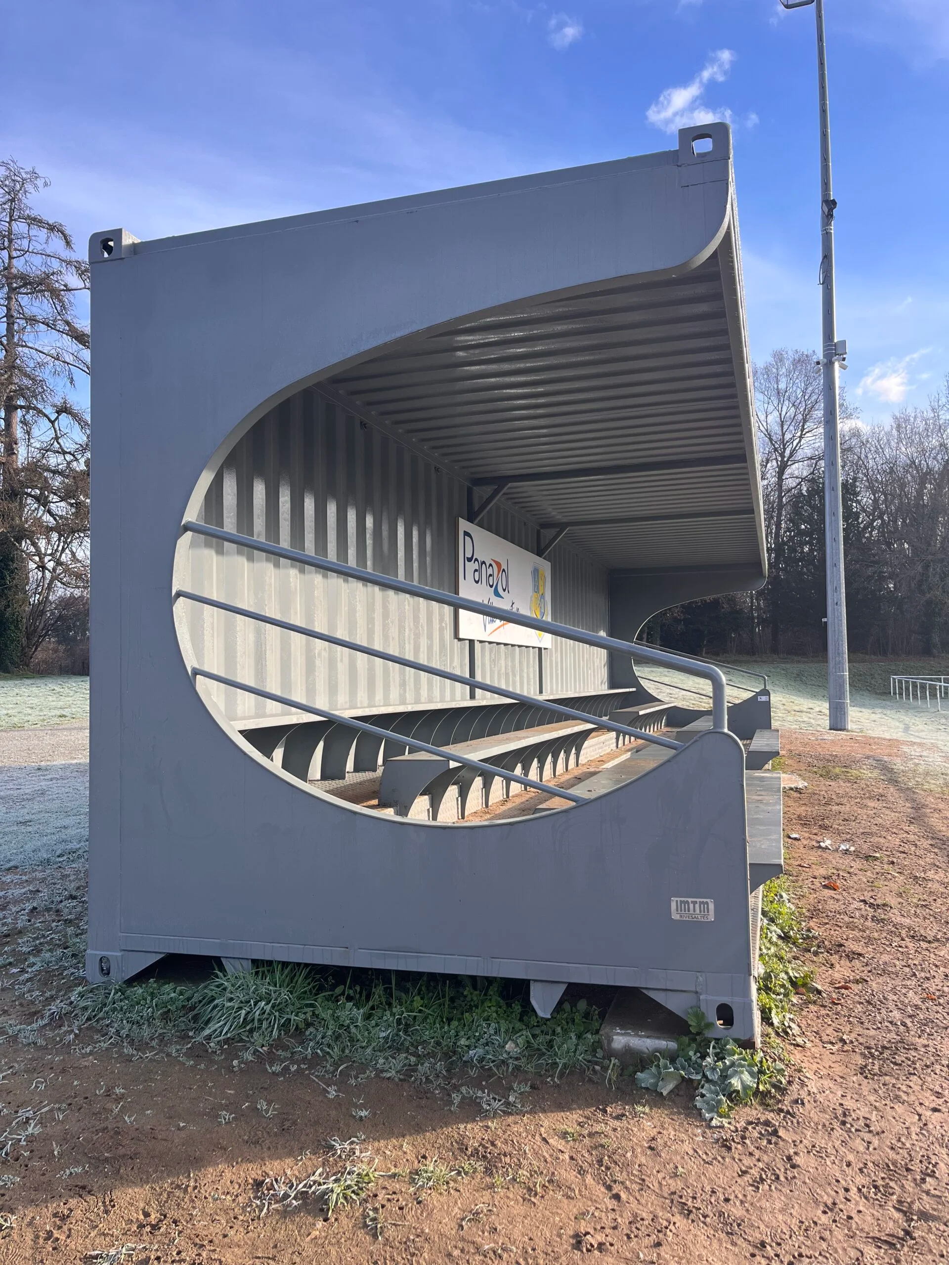 Tribune sans finitions